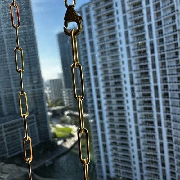 Gold plated paper clip necklace with pave diamonds on clasp - Picture 3 of 3